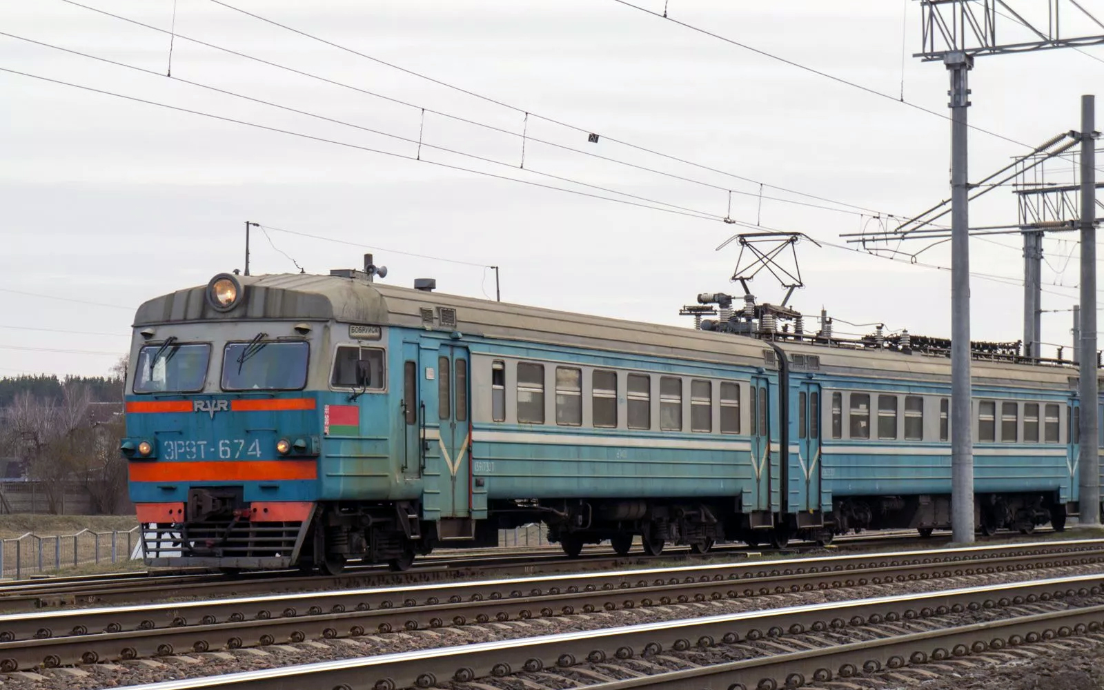 (1) - Внешний вид и состояние «старого» моторвагонного подвижного состава на примере электропоездов ЭР9